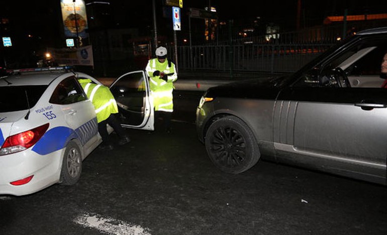 Mustafa Ceceli polis kontrolüne takıldı.