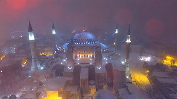  Sultanahmet'te eşsiz kar manzarası 